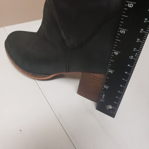 UGG Women’s Black Leather Chunky Heel Round Toe Ankle Boots Size 9 PO Good - Picture 10 of 11